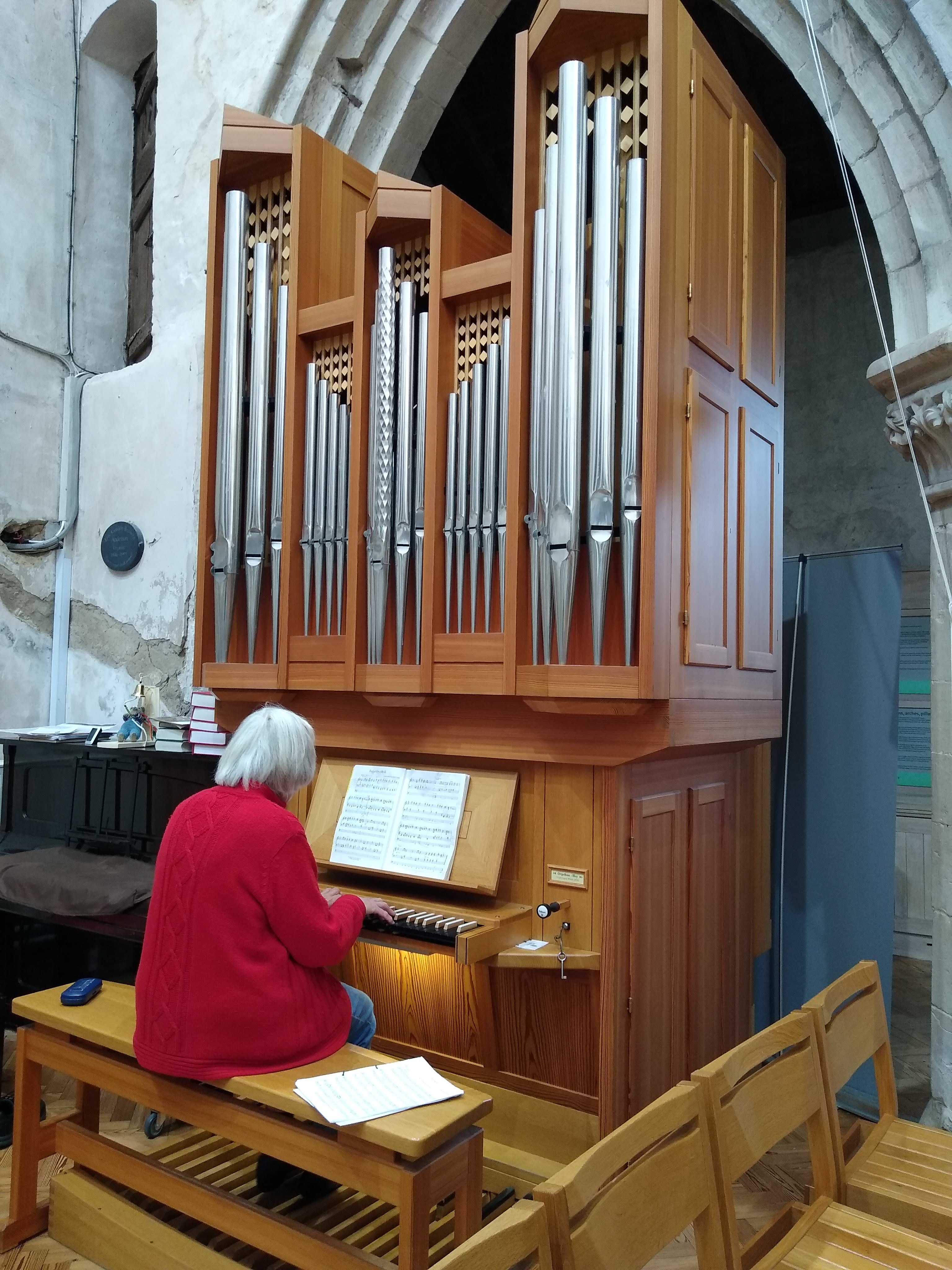 Image: Hilary at the console in Flamstead 